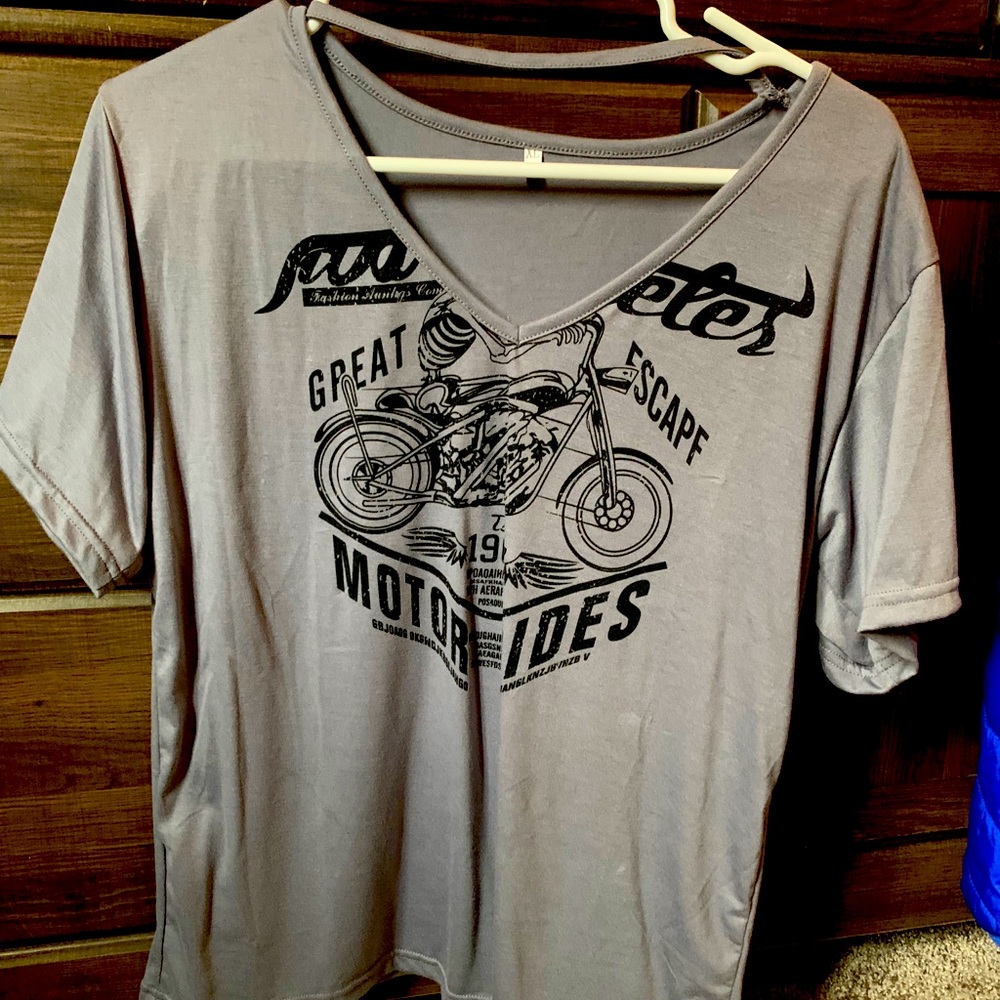 Grey tshirt. Cut out neck. Soft material